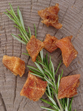 Laden Sie das Bild in den Galerie-Viewer, Fleischwürfel aus Gans