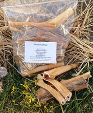 Laden Sie das Bild in den Galerie-Viewer, Rinderkopfhaut mit Verpackung daneben