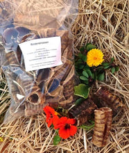 Laden Sie das Bild in den Galerie-Viewer, Rinderstrossen mit Verpackung daneben